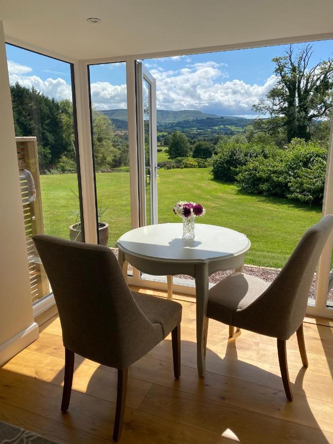 Cwmbach Lodge Luxury B&B Glasbury Екстериор снимка